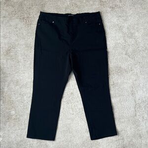 Mario Serrani Women's Black Stretch Pullon Straight Leg Capris